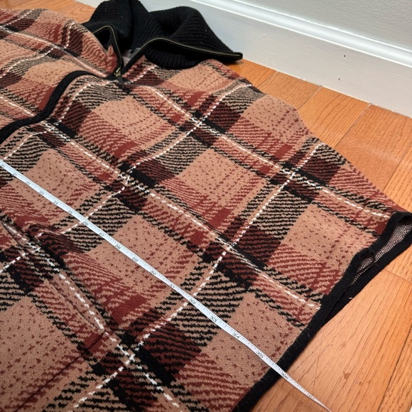 Tahari Full Zip Up Cape Brown and Black Plaid Size L/XL - Picture 8 of 9